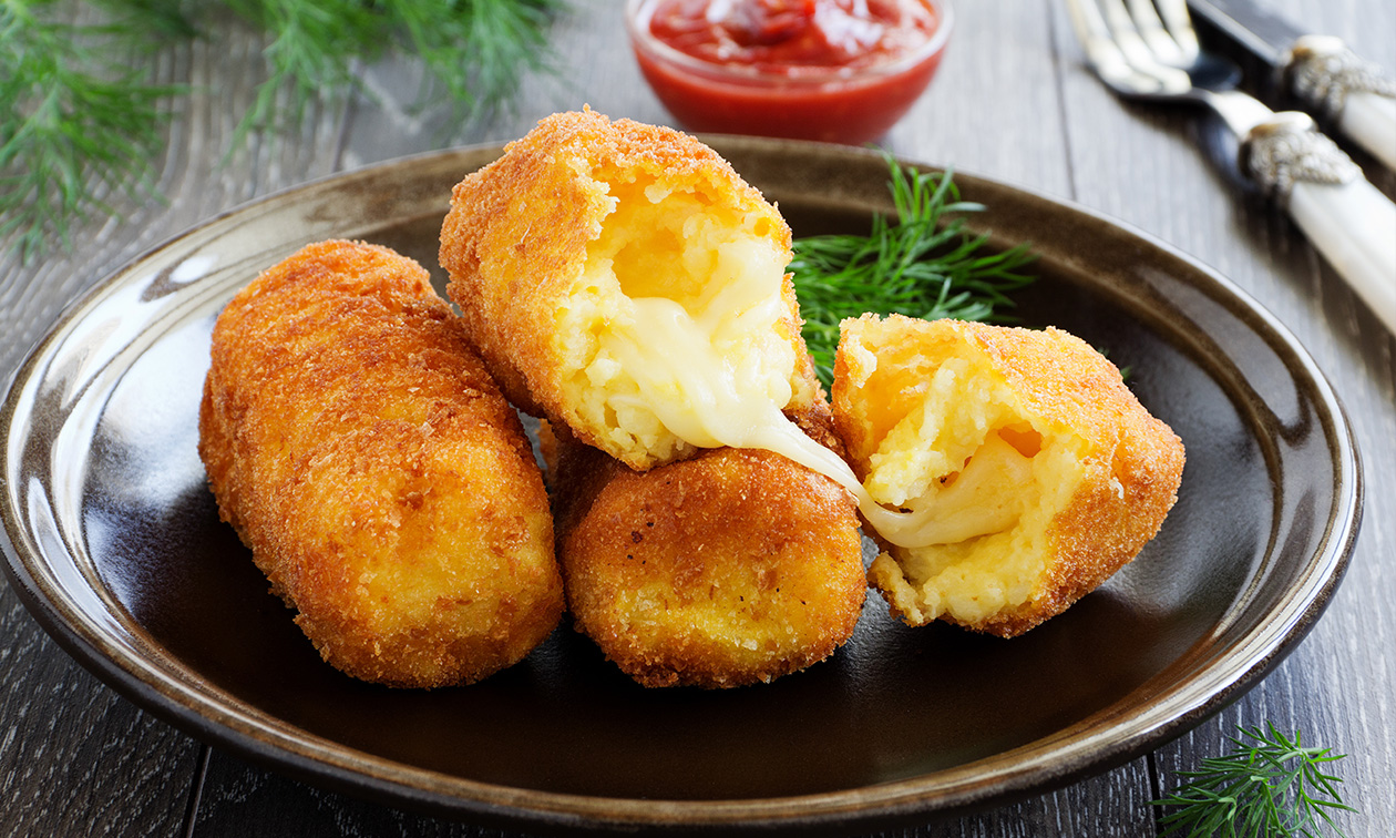 Goudbruine huisgemaakte kroketten